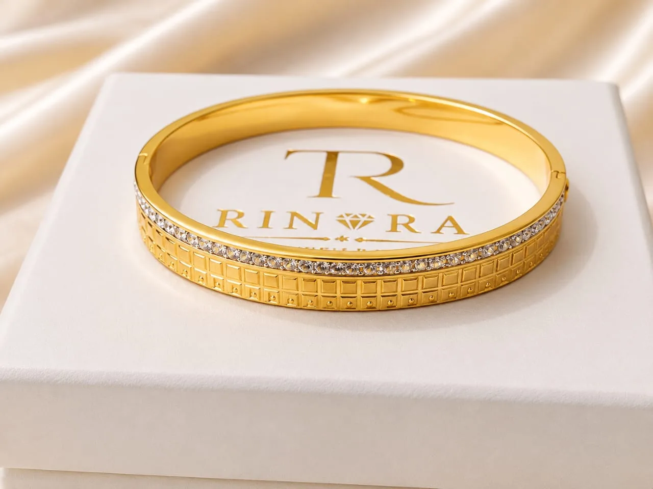 Trinoraa Quad-Line Onyx Kada