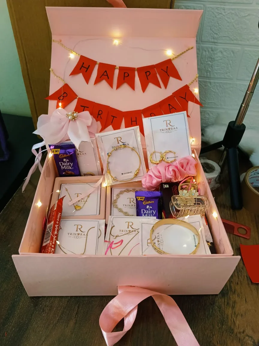 Trinoraa Luxury Birthday Gift Hamper