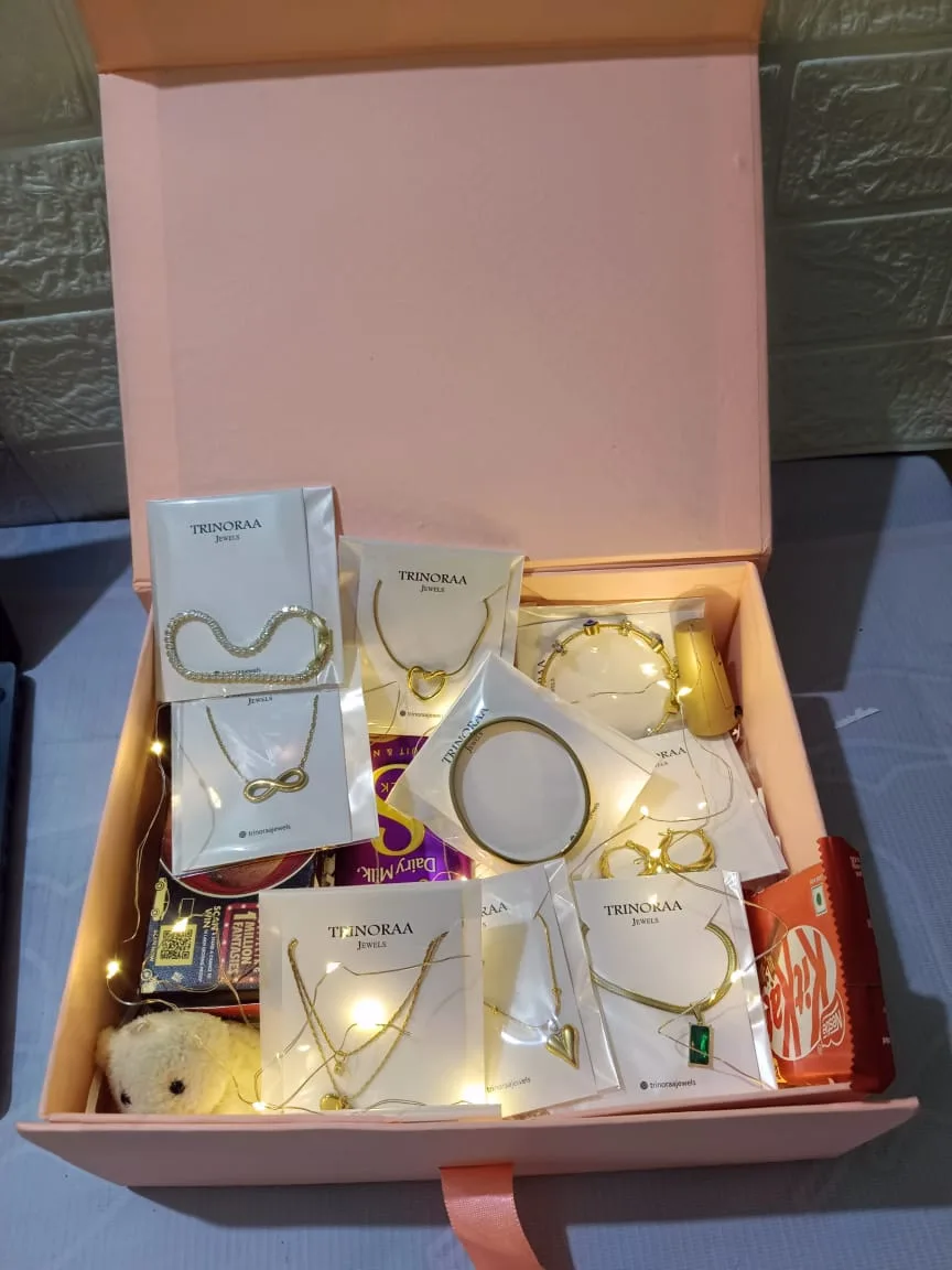 Trinoraa Premium Raksha Bandhan Hamper – Luxury Anti-Tarnish Jewellery Gift Box