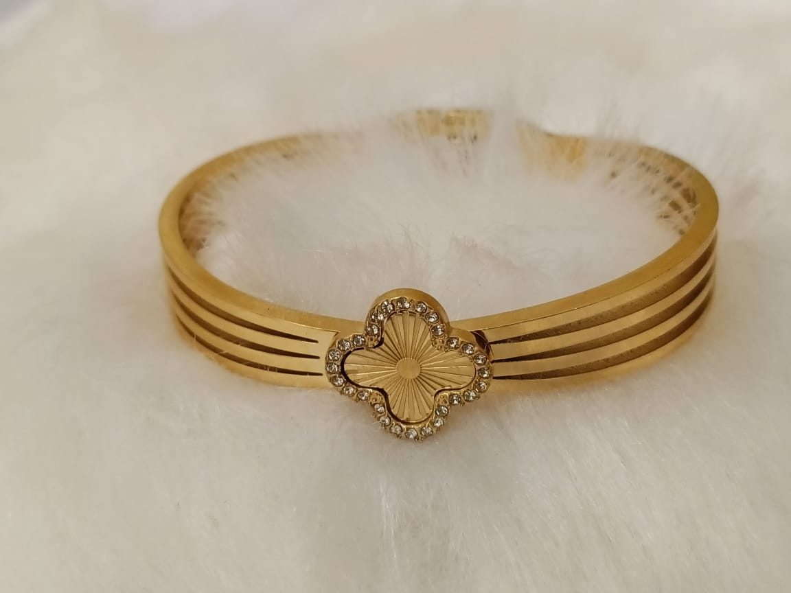 Trinoraa Clover Multi-Line Kada