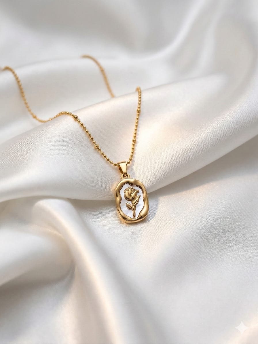 Trinoraa Vintage Rose  Neckchain