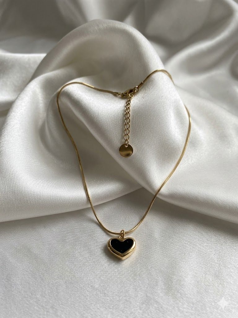 Trinoraa Black Heart With Plain Neckchain