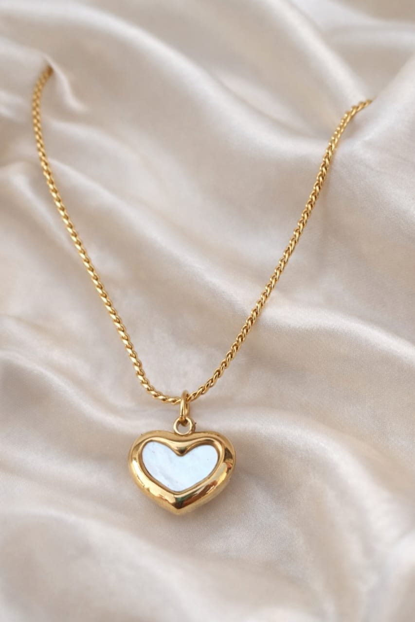 Trinoraa White Stone Radiant Heart Neckchain