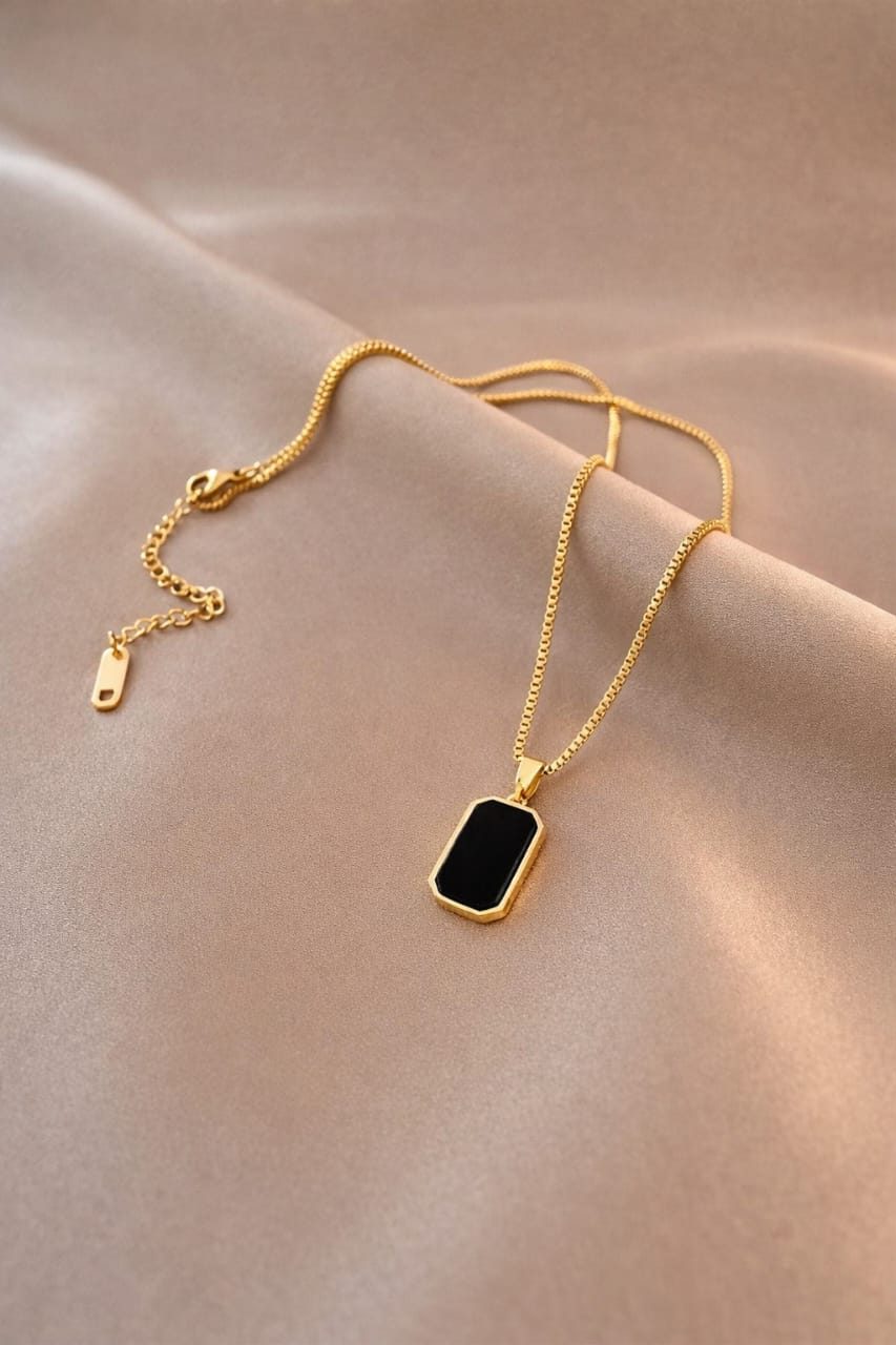 Trinoraa Black Onyx Rectangle Box Neckchain